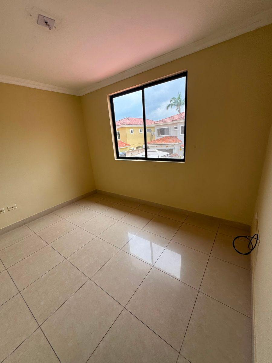 Casa de 255 m² con 3 Dorm. en Venta en Samborondón Us$260.000, Guayas — imagen 8