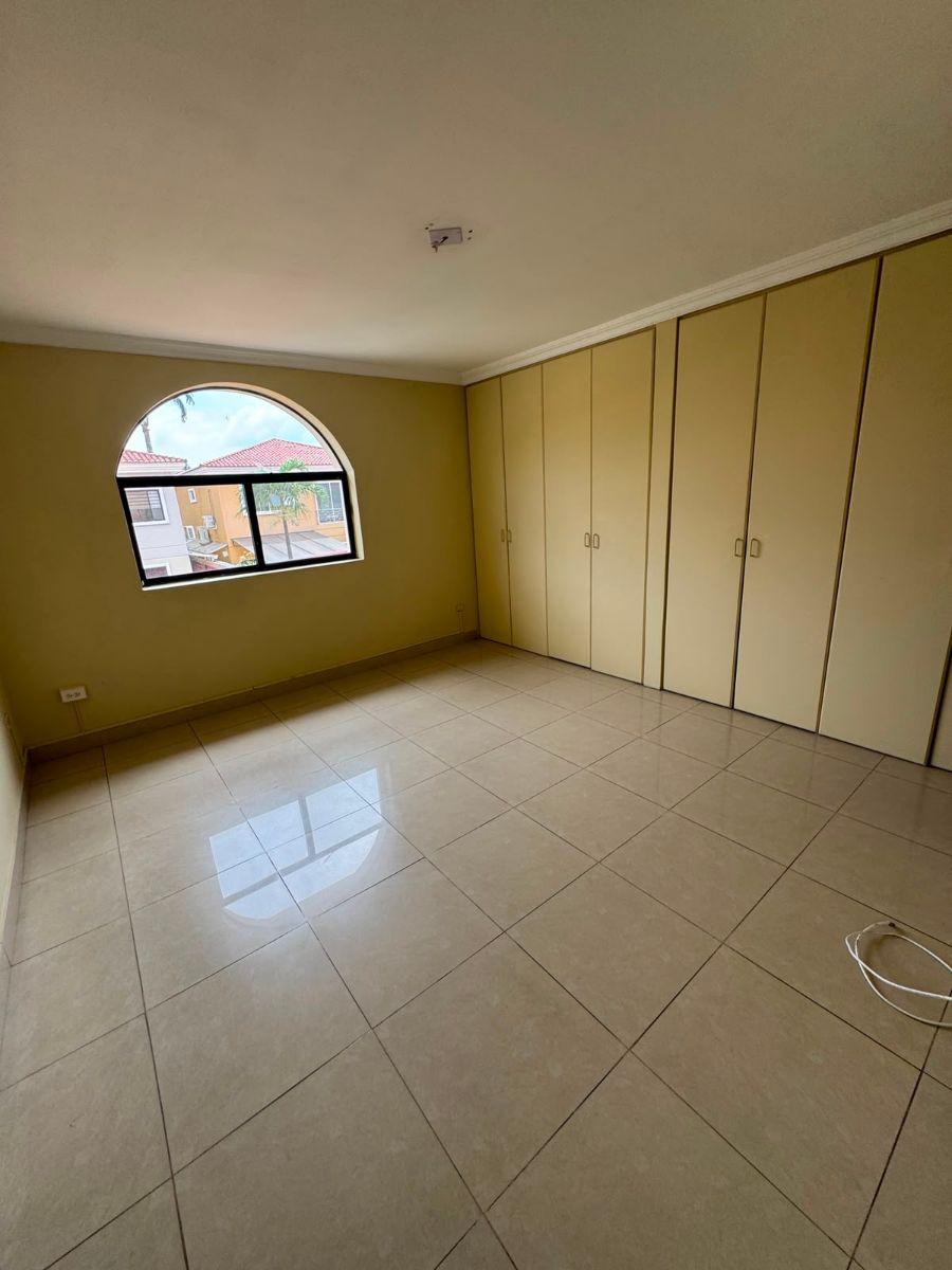 Casa de 255 m² con 3 Dorm. en Venta en Samborondón Us$260.000, Guayas — imagen 3