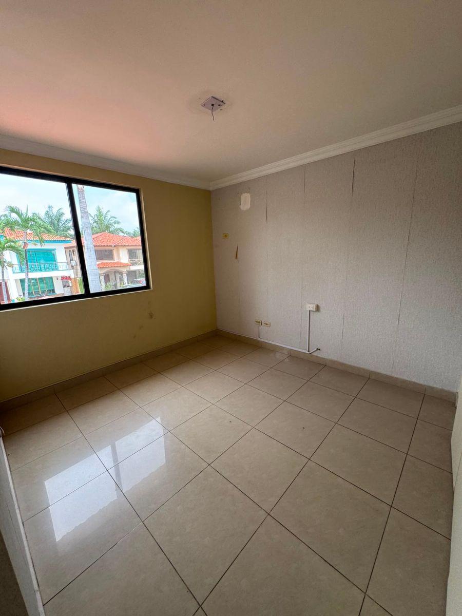 Casa de 255 m² con 3 Dorm. en Venta en Samborondón Us$260.000, Guayas — imagen 2