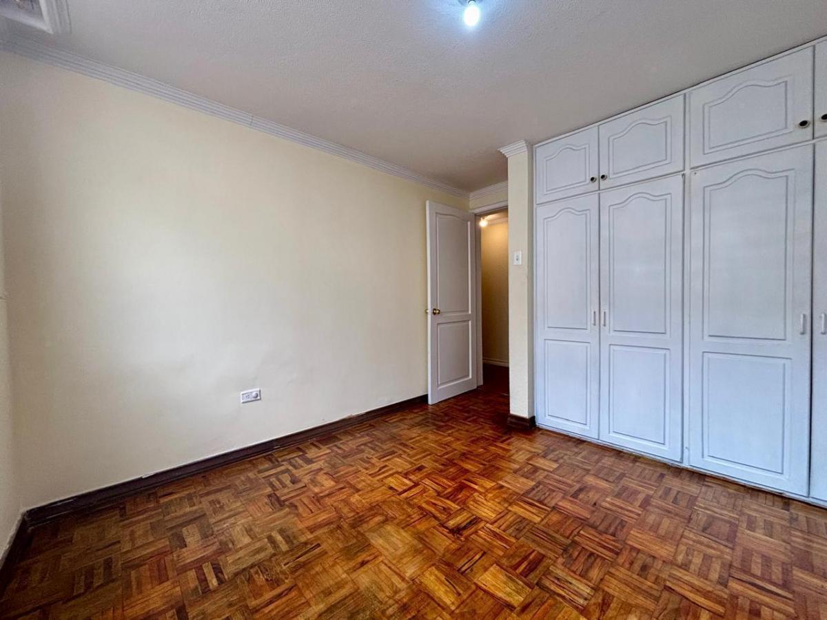 Venta de Oportunidad en Quito Norte Amplio Departamento de 3 Dorm. — imagen 3