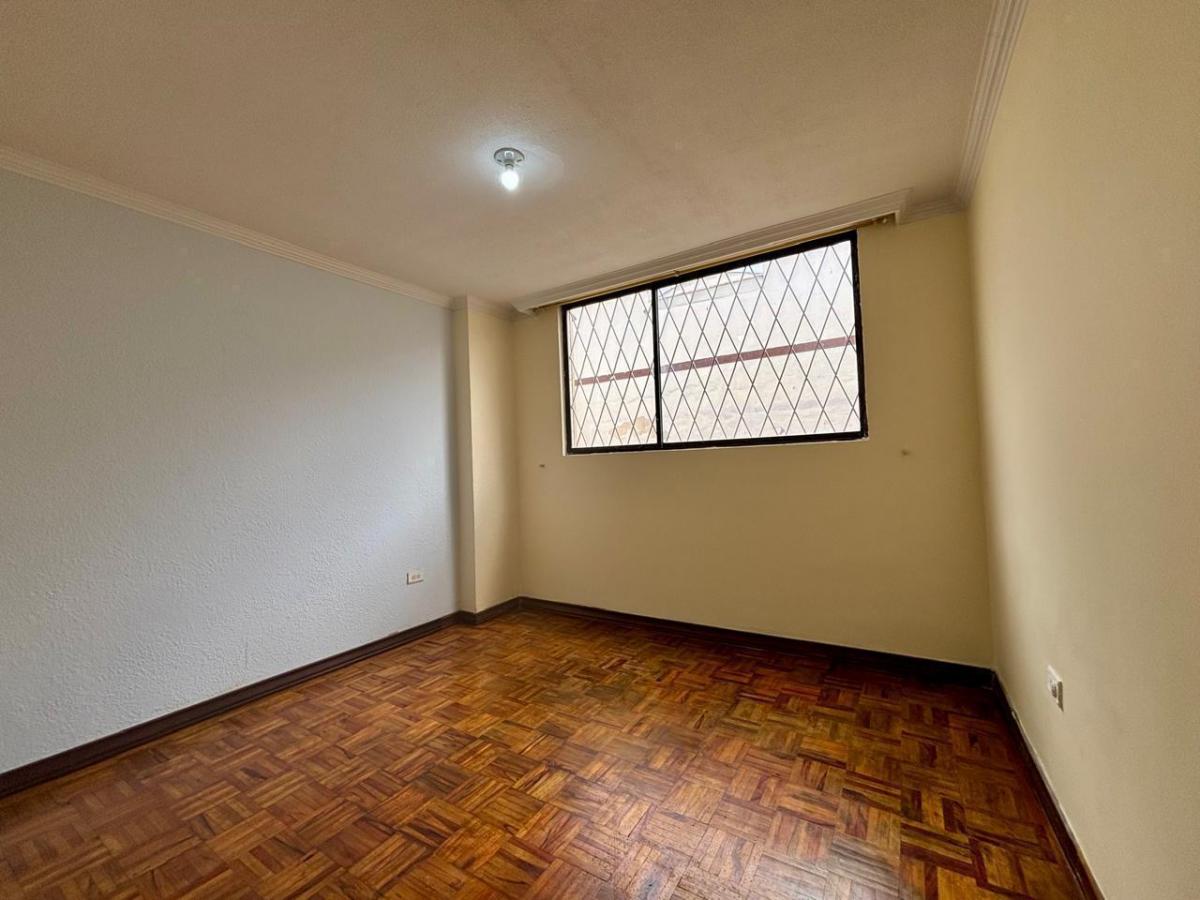 Venta de Oportunidad en Quito Norte Amplio Departamento de 3 Dorm. — imagen 2