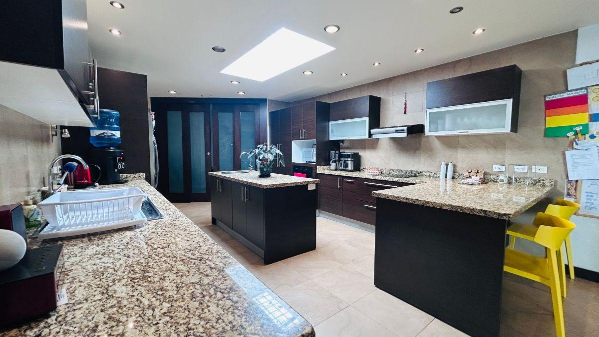 Casa de 674 m² con 4 Habitaciones en Venta en Cumbayá — imagen 7