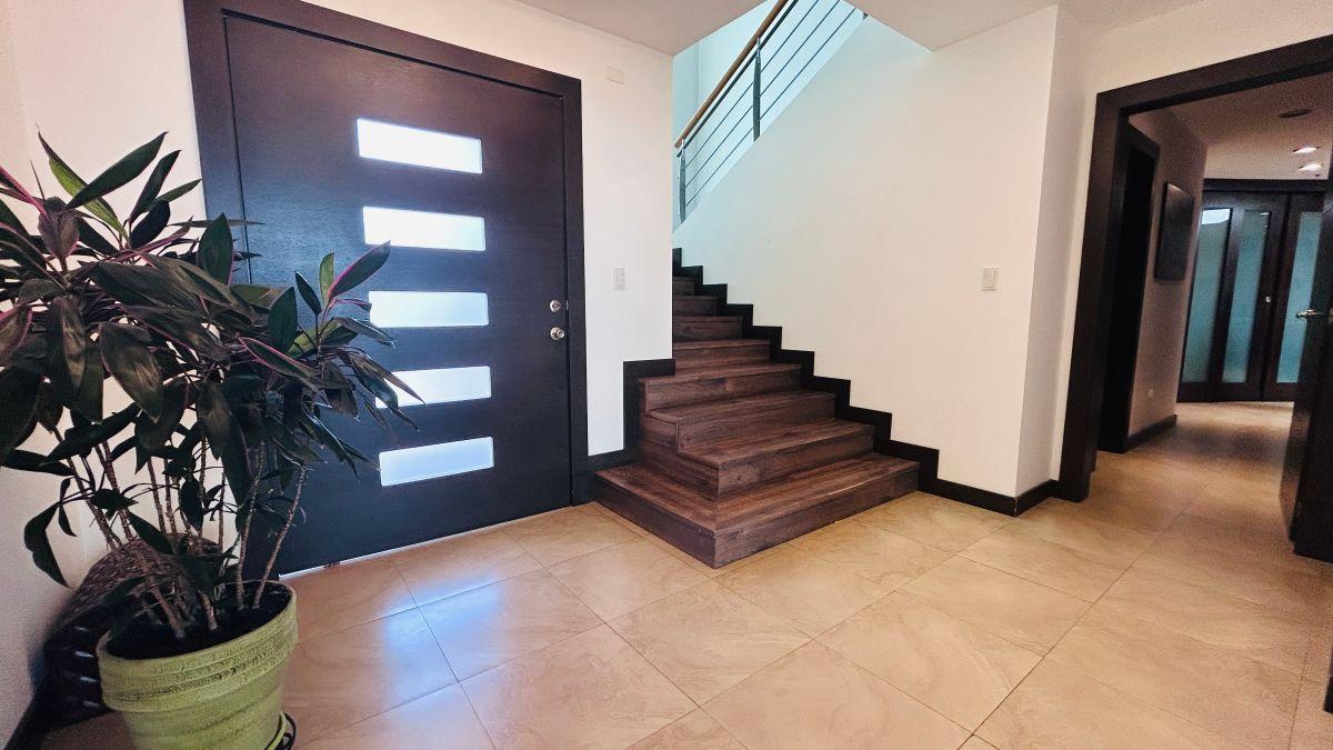 Casa de 674 m² con 4 Habitaciones en Venta en Cumbayá — imagen 6