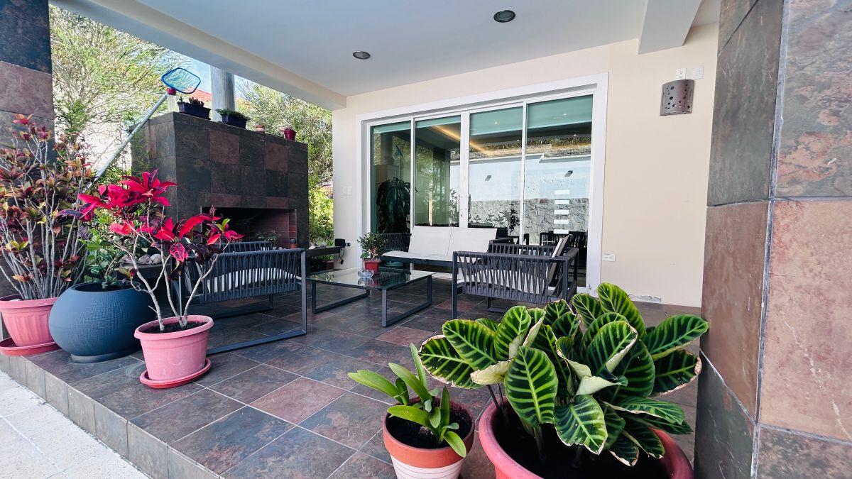 Casa de 674 m² con 4 Habitaciones en Venta en Cumbayá — imagen 5