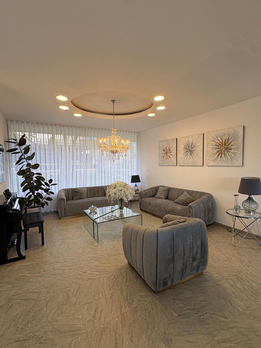 Casa de 487 m² con 3 Dorm. en Venta en Nayón — imagen 9