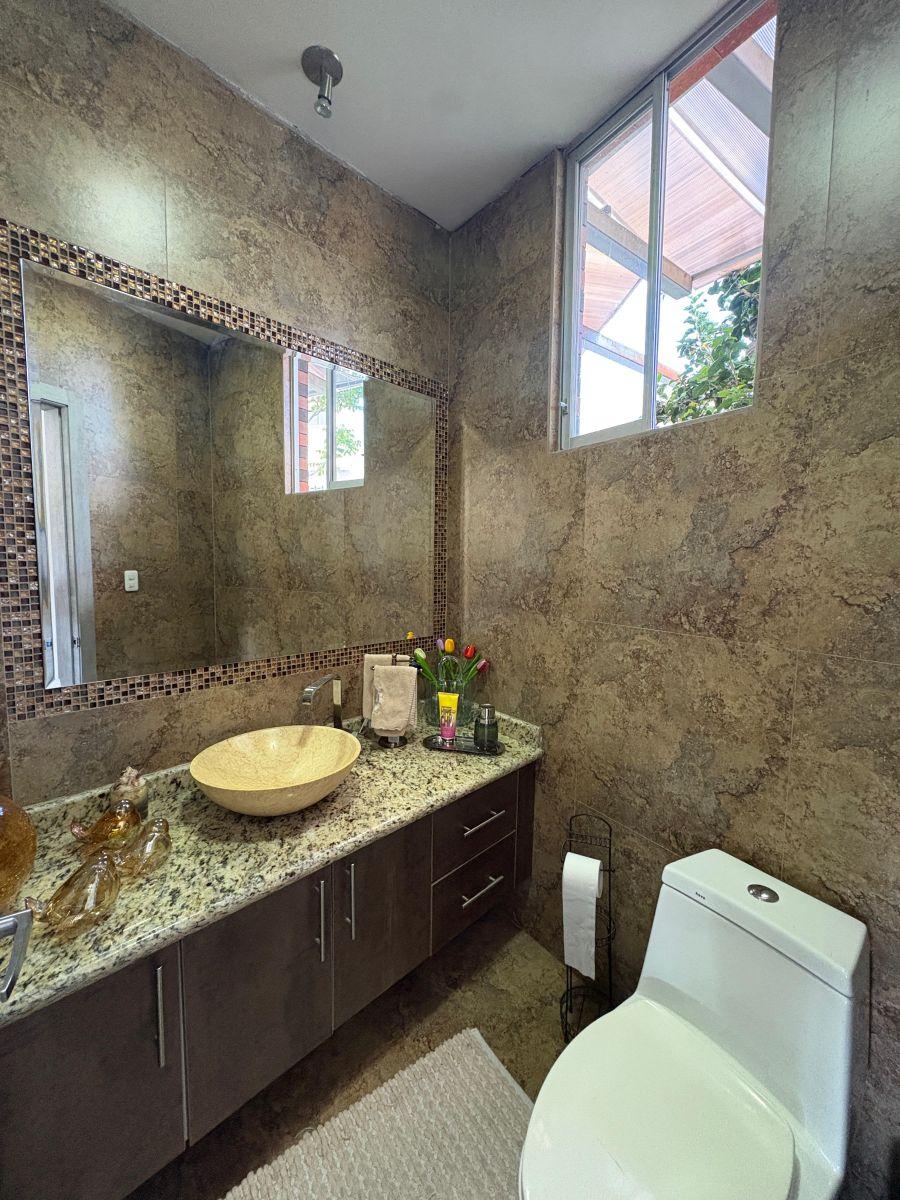 Casa de 487 m² con 3 Dorm. en Venta en Nayón — imagen 3