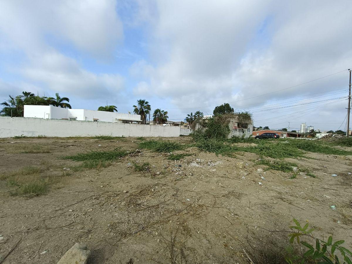 Vendo Terreno Esquinero a Tan Solo 2 Calles de La Playa en La Milina Salinas — imagen 4