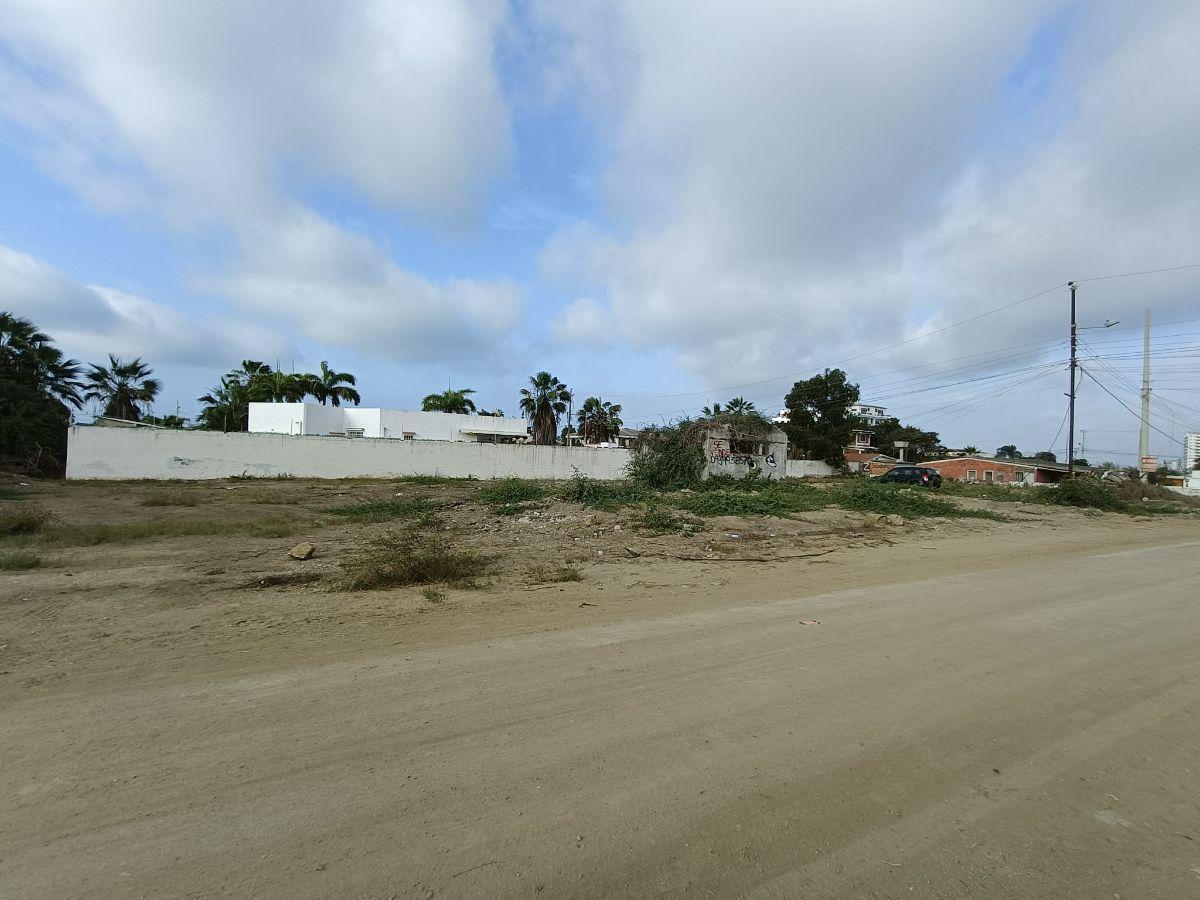 Vendo Terreno Esquinero a Tan Solo 2 Calles de La Playa en La Milina Salinas — imagen 3