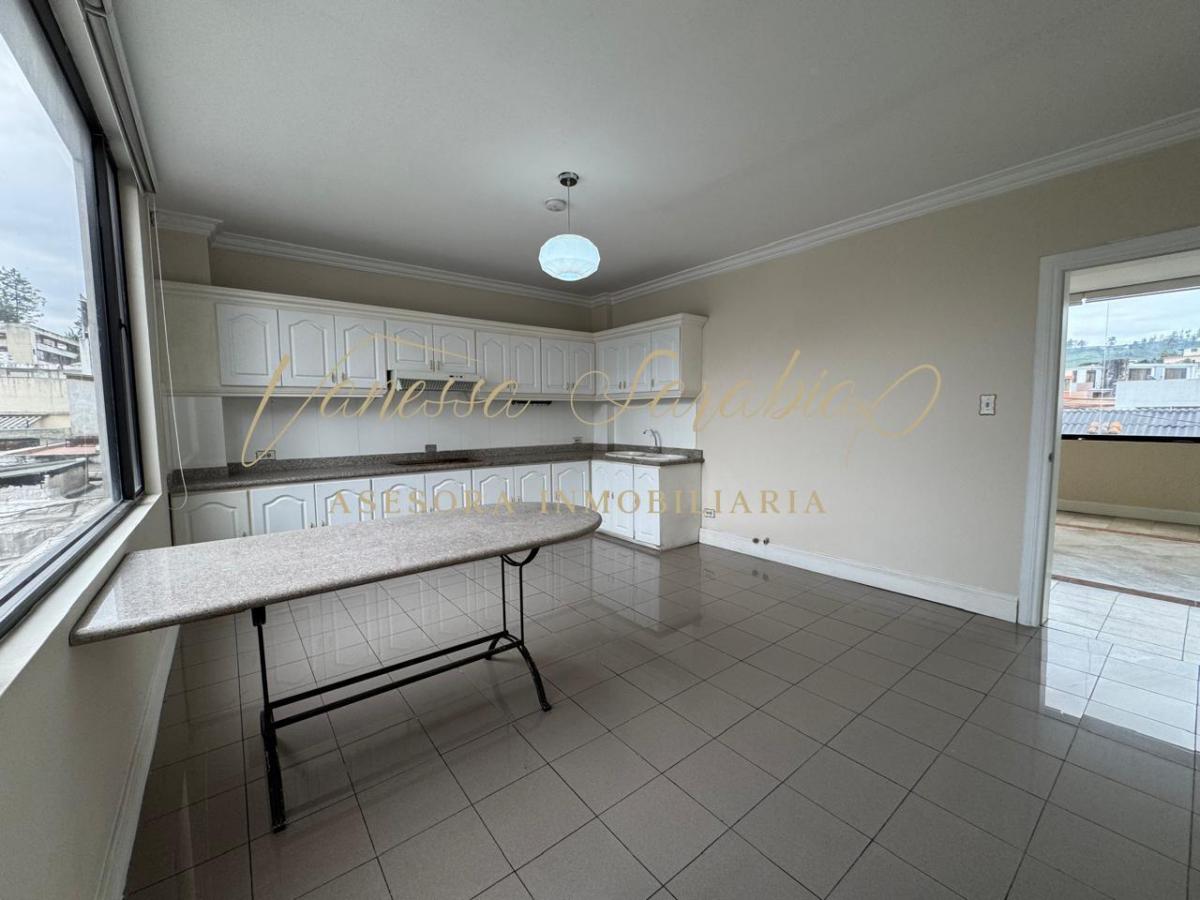 Vendo Casa Independiente en La Floresta, Quito - Ecuador — imagen 4