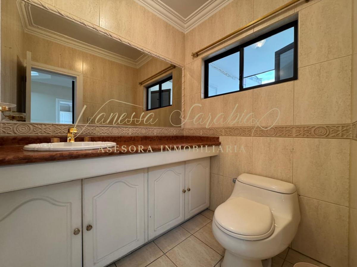 Vendo Casa Independiente en La Floresta, Quito - Ecuador — imagen 3