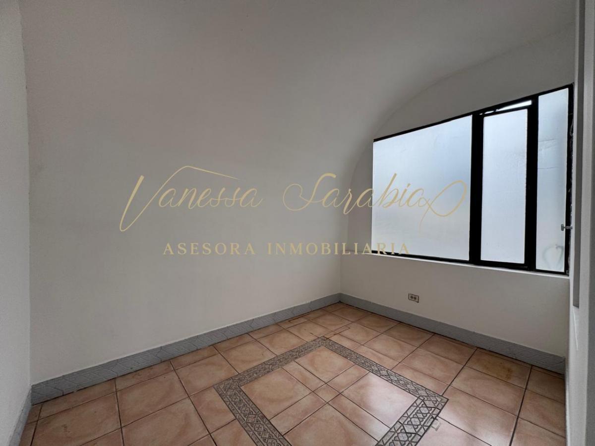 Vendo Casa Independiente en La Floresta, Quito - Ecuador — imagen 2
