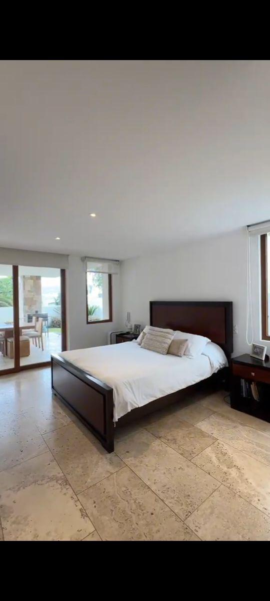 Departamento Tipo Casa con Jardín Privado en Cumbayá/ 3 Habitaciones c/u con Baño — imagen 6