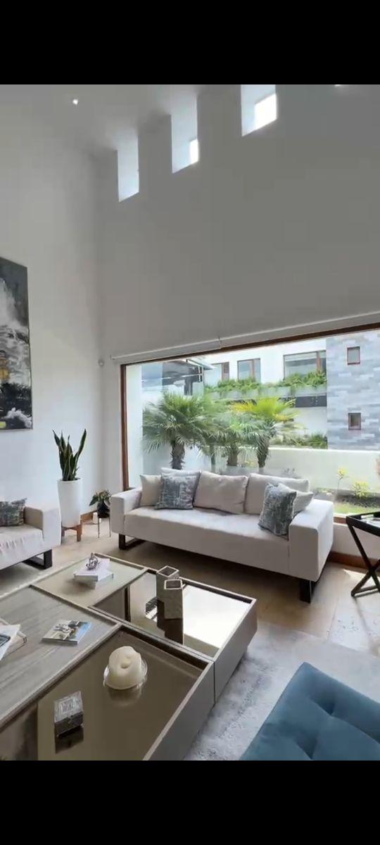 Departamento Tipo Casa con Jardín Privado en Cumbayá/ 3 Habitaciones c/u con Baño — imagen 3