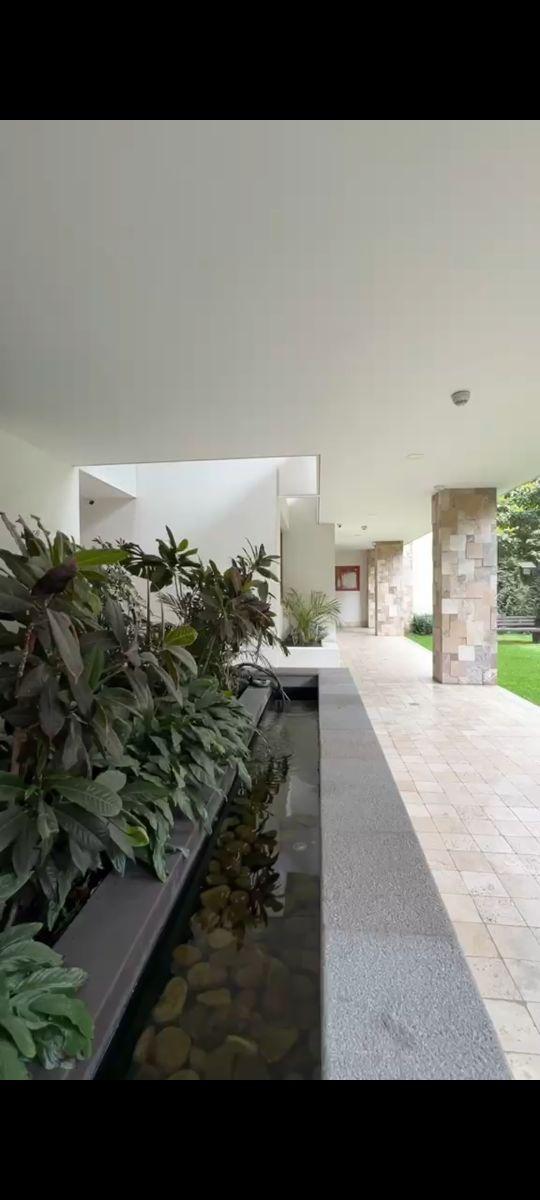Departamento Tipo Casa con Jardín Privado en Cumbayá/ 3 Habitaciones c/u con Baño — imagen 2