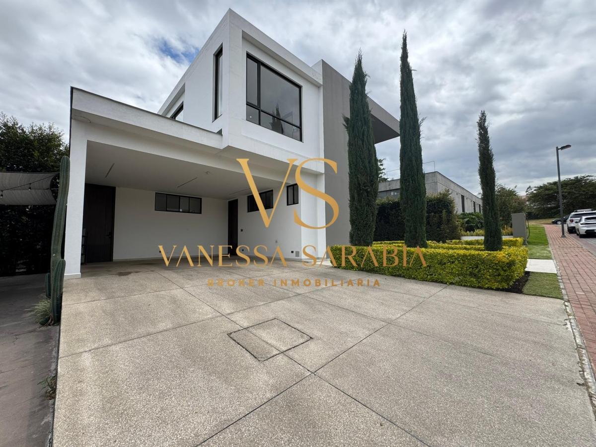 Vendo Casa Estilo Moderno Dentro de Urb. en Tumbaco, Quito - Ecuador. Provincia de Pichincha — imagen 9
