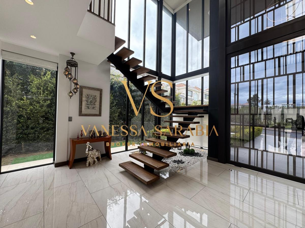 Vendo Casa Estilo Moderno Dentro de Urb. en Tumbaco, Quito - Ecuador. Provincia de Pichincha — imagen 8