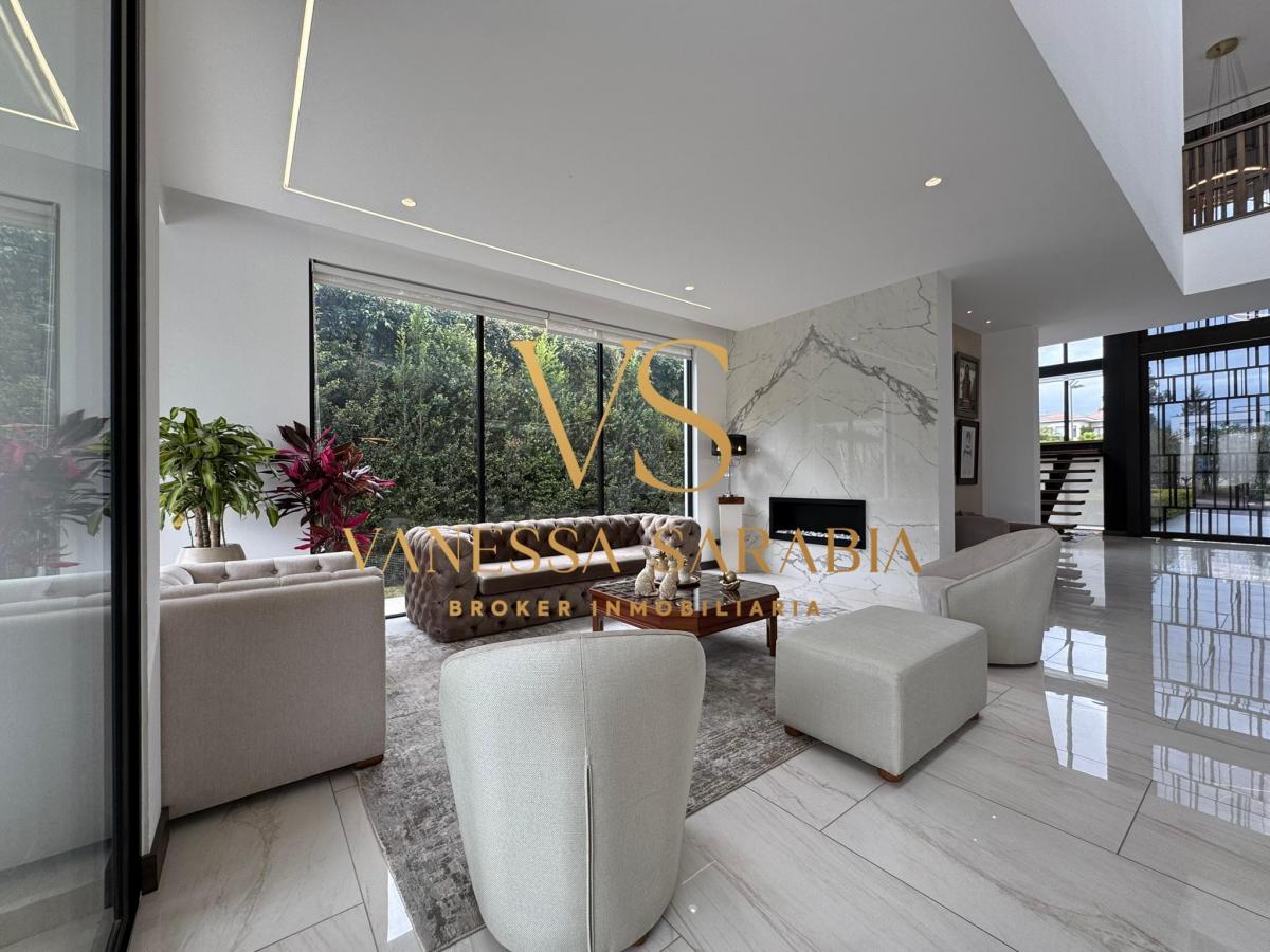 Vendo Casa Estilo Moderno Dentro de Urb. en Tumbaco, Quito - Ecuador. Provincia de Pichincha — imagen 3