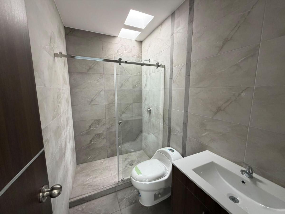 Casa en Venta Vip en Sector Estratégico de Ambato, Tungurahua — imagen 5