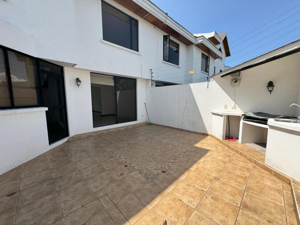 Cumbaya Vendo Casa Conjunto Privado — imagen 4