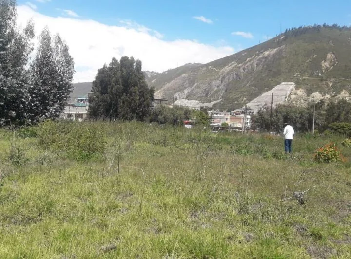 Renta o Venta Terreno Comercial Sector Pomasqui, Av Manuel Córdova Galarza — imagen 1