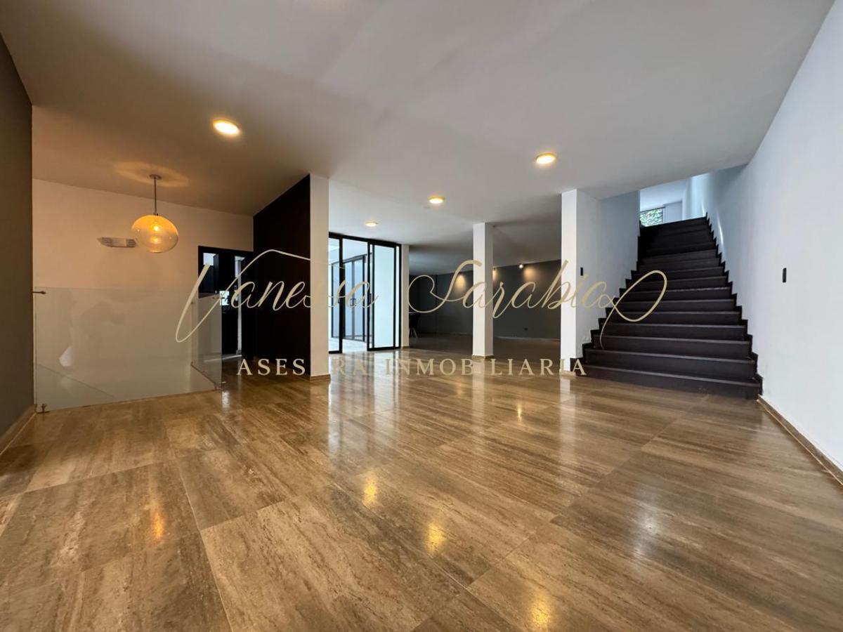 Vendo Casa Independiente Remodelada en La Gonzales Suarez, Quito - Ecuador — imagen 7