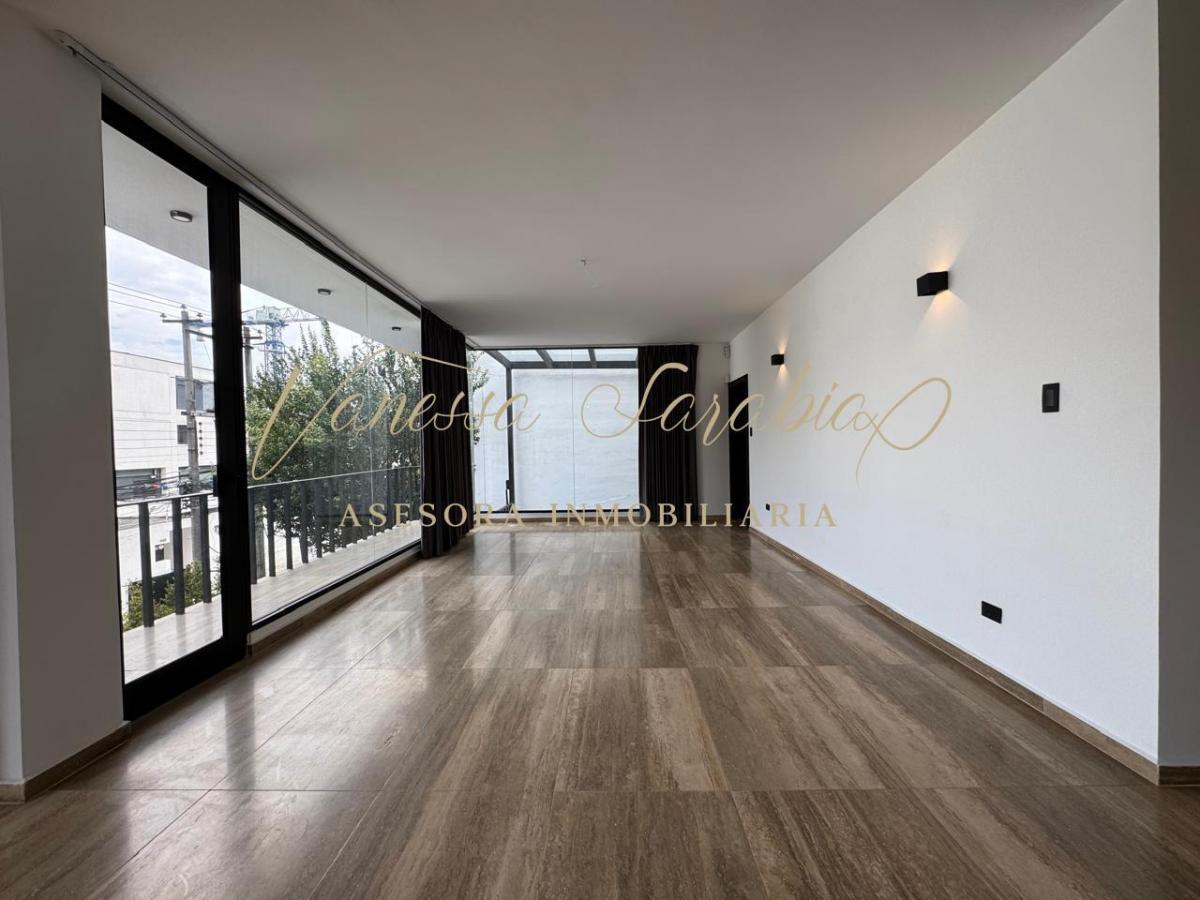 Vendo Casa Independiente Remodelada en La Gonzales Suarez, Quito - Ecuador — imagen 3