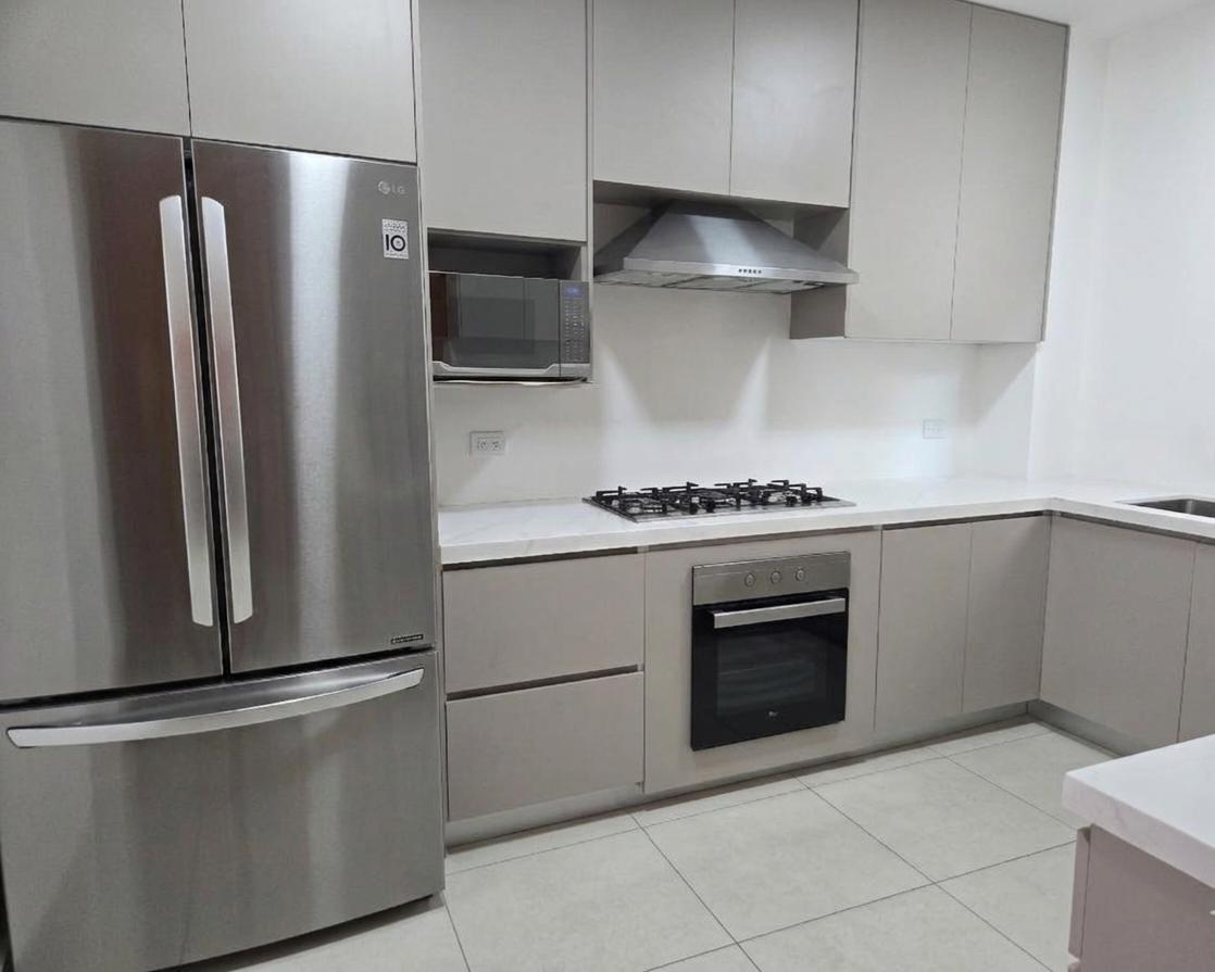 Hermoso Departamento de 3 Habitaciones con Amplia Terraza y Vista Al Lago, Guayas — imagen 7