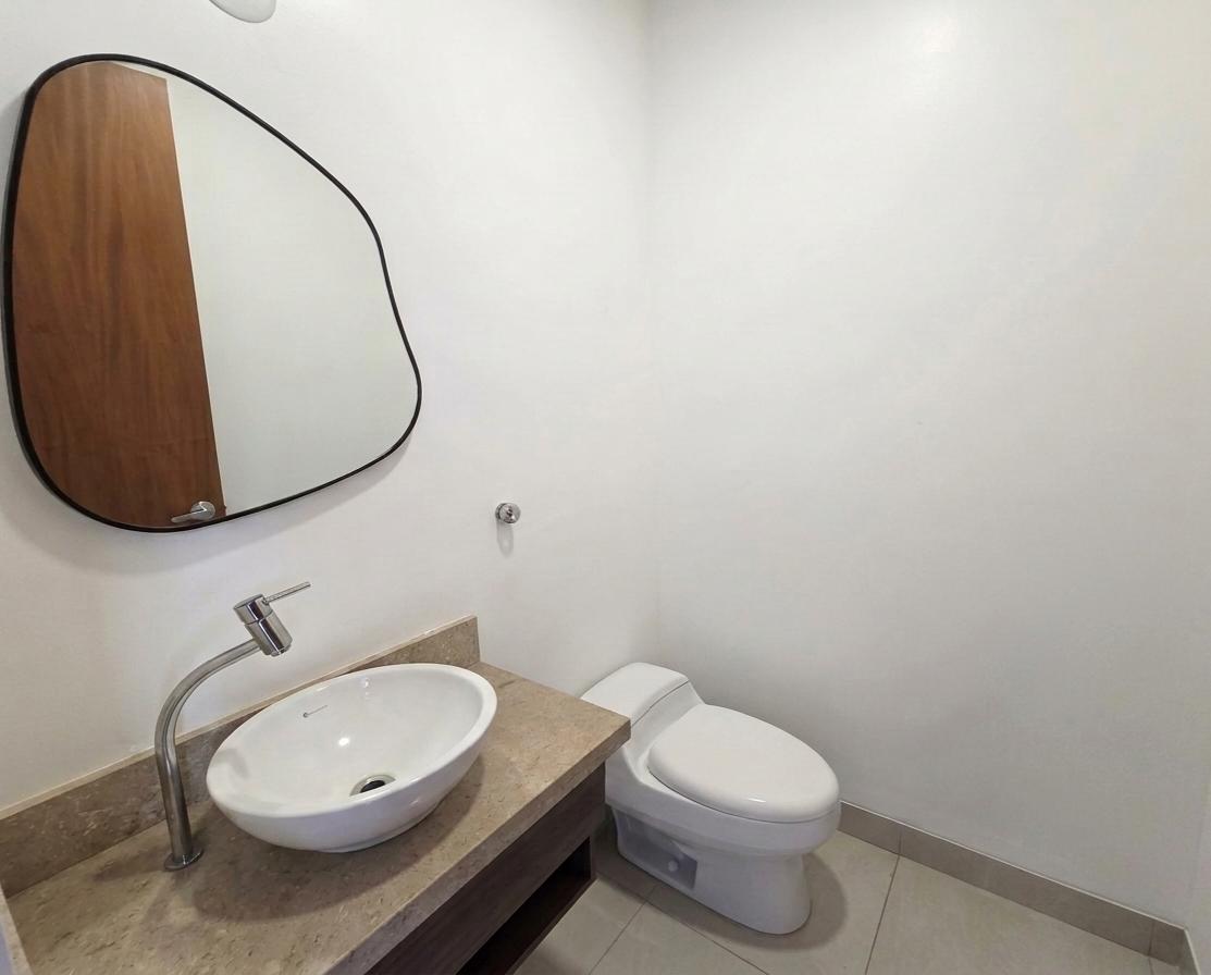 Hermoso Departamento de 3 Habitaciones con Amplia Terraza y Vista Al Lago, Guayas — imagen 5