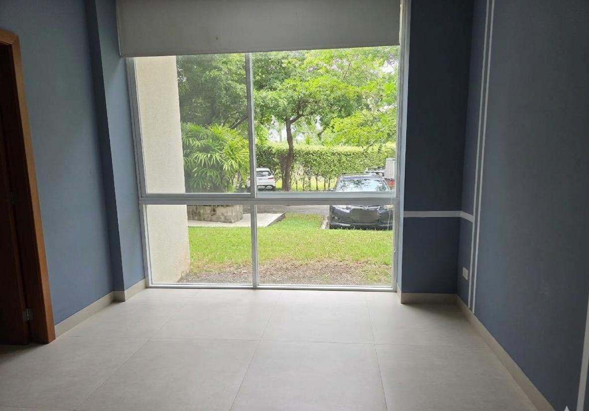 Hermoso Departamento de 3 Habitaciones con Amplia Terraza y Vista Al Lago, Guayas — imagen 4