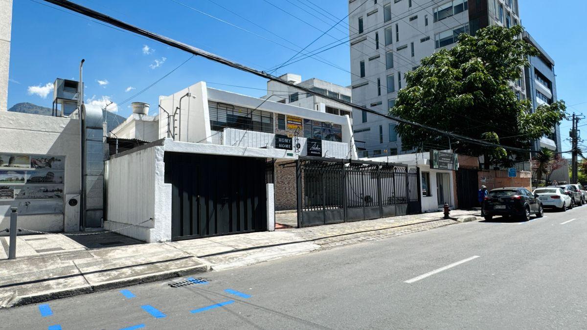 Vendo Amplia Propiedad Comercial Sector Cc. El Jardin — imagen 2