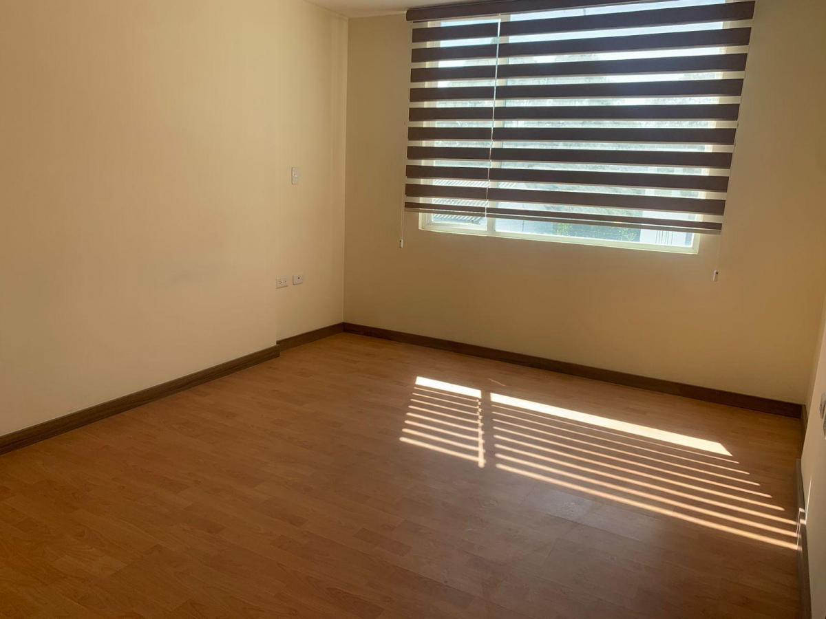 Venta Casa en La Mitad del Mundo, en Urbanizacion — imagen 3