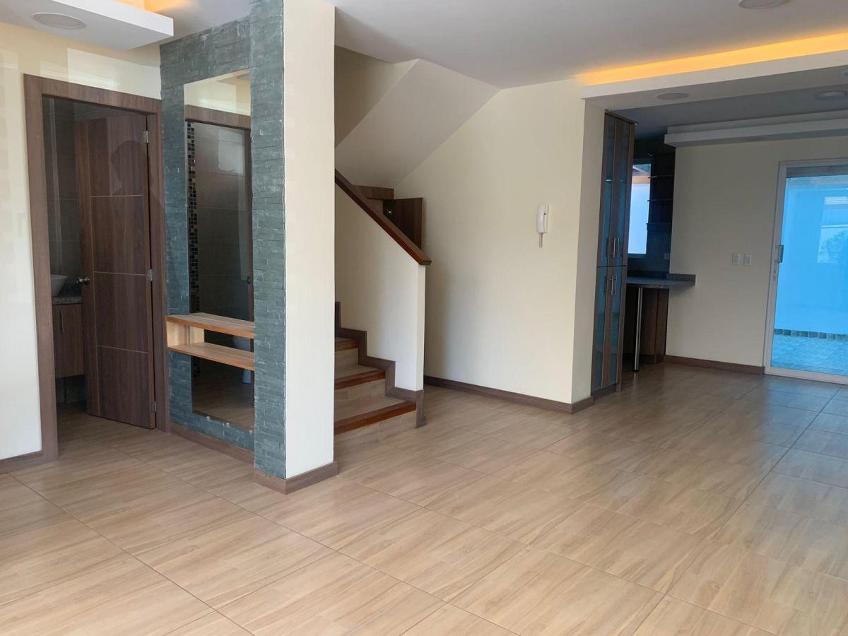 Venta Casa en La Mitad del Mundo, en Urbanizacion — imagen 2