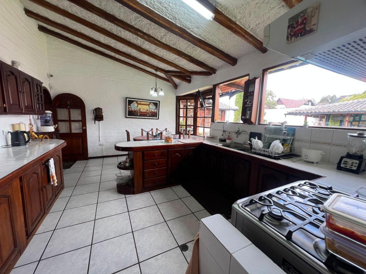 Casa de Una Planta en Venta, Valle de Los Chillos, Sector San Juan de Dios con Amplio Jardin — imagen 4