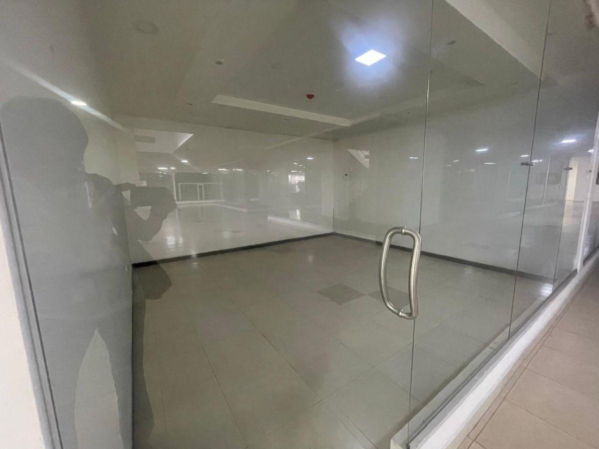 Local Comercial en Venta Plaza Real Calderon — imagen 7