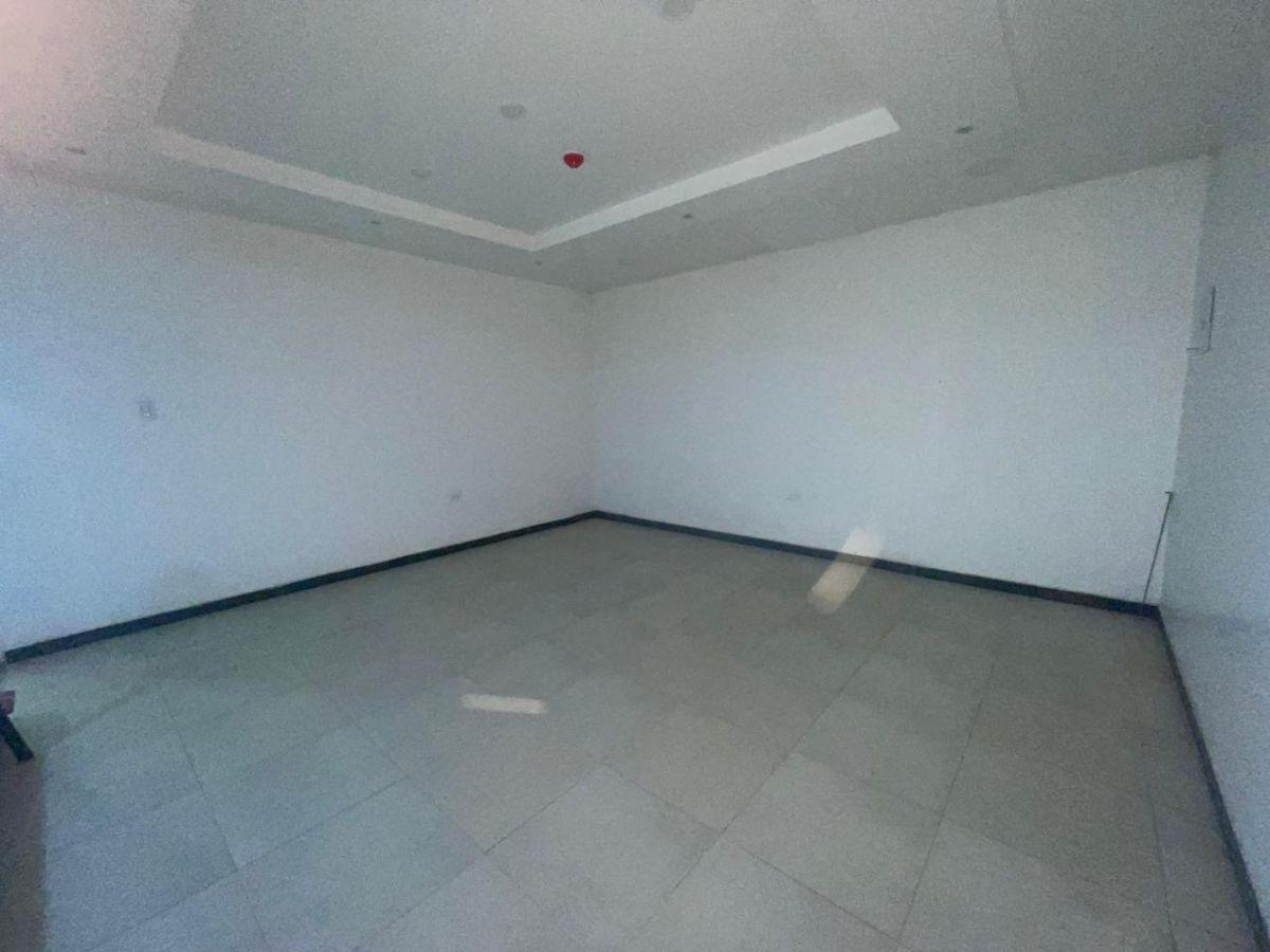 Local Comercial en Venta Plaza Real Calderon — imagen 5