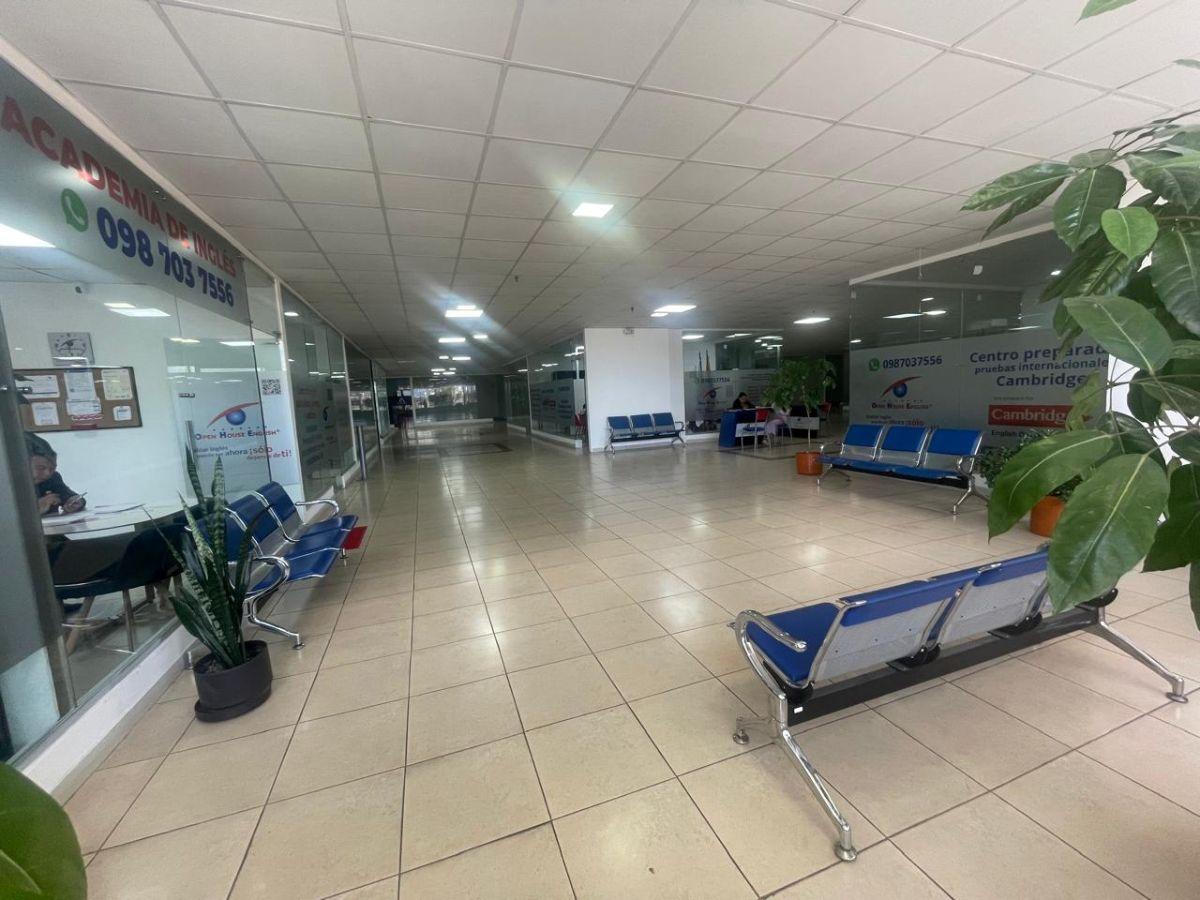 Local Comercial en Venta Plaza Real Calderon — imagen 3