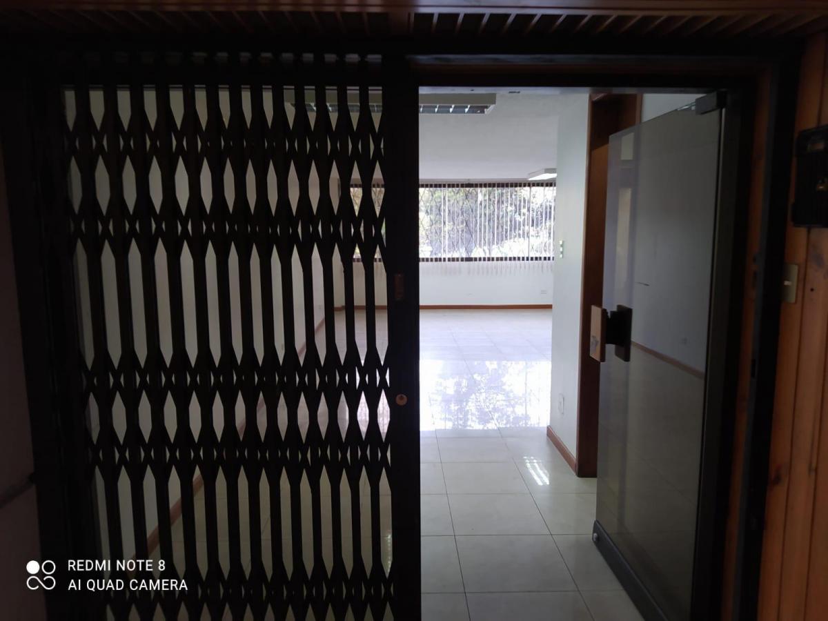 Oficina en Venta con Bodega y 2 Parqueaderos — imagen 10