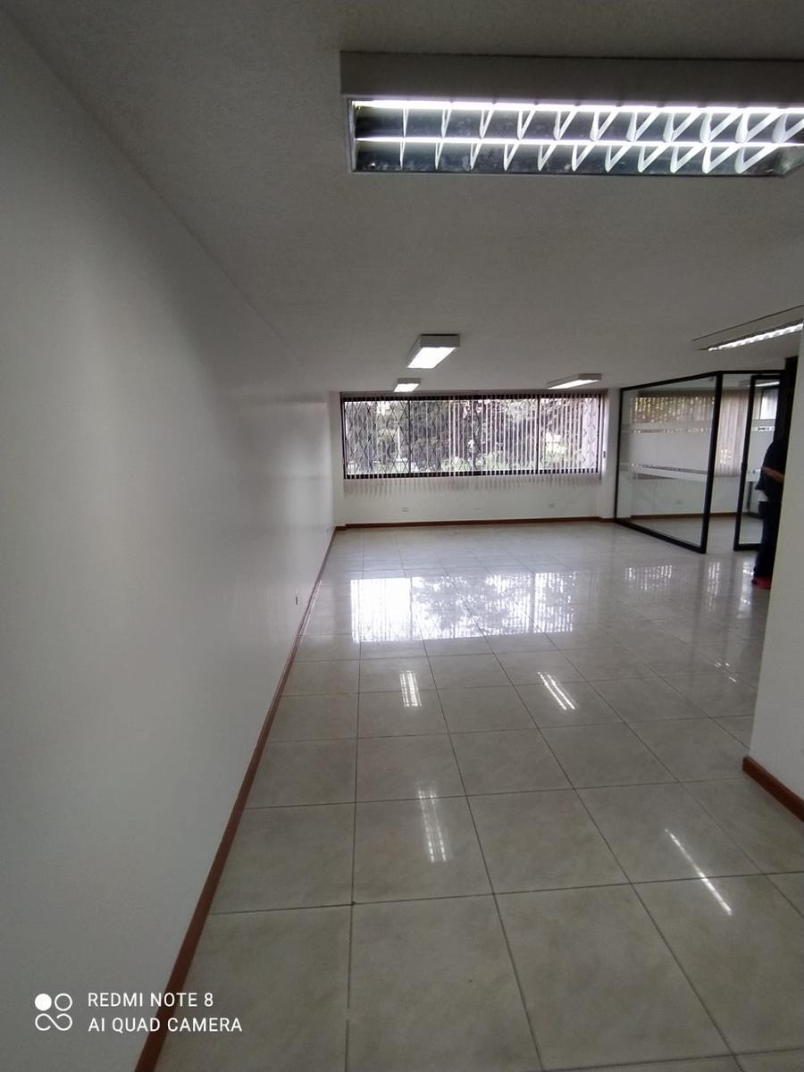 Oficina en Venta con Bodega y 2 Parqueaderos — imagen 9
