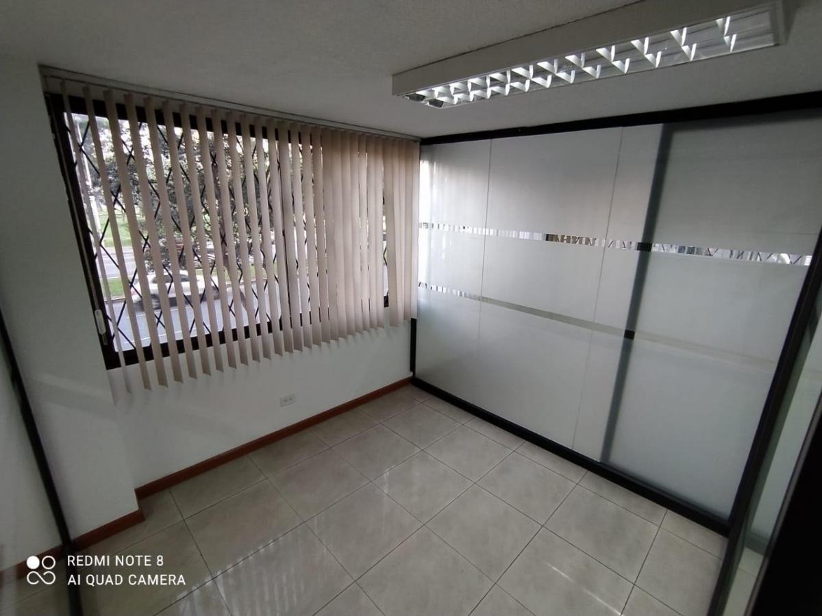 Oficina en Venta con Bodega y 2 Parqueaderos — imagen 8