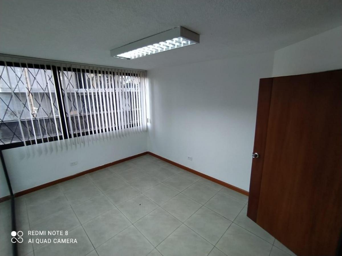 Oficina en Venta con Bodega y 2 Parqueaderos — imagen 7
