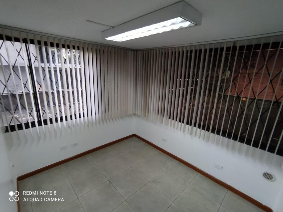 Oficina en Venta con Bodega y 2 Parqueaderos — imagen 6