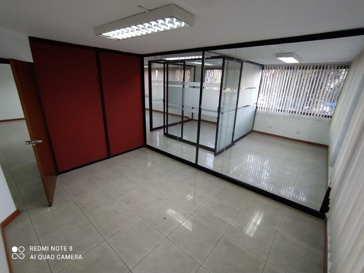 Oficina en Venta con Bodega y 2 Parqueaderos — imagen 5