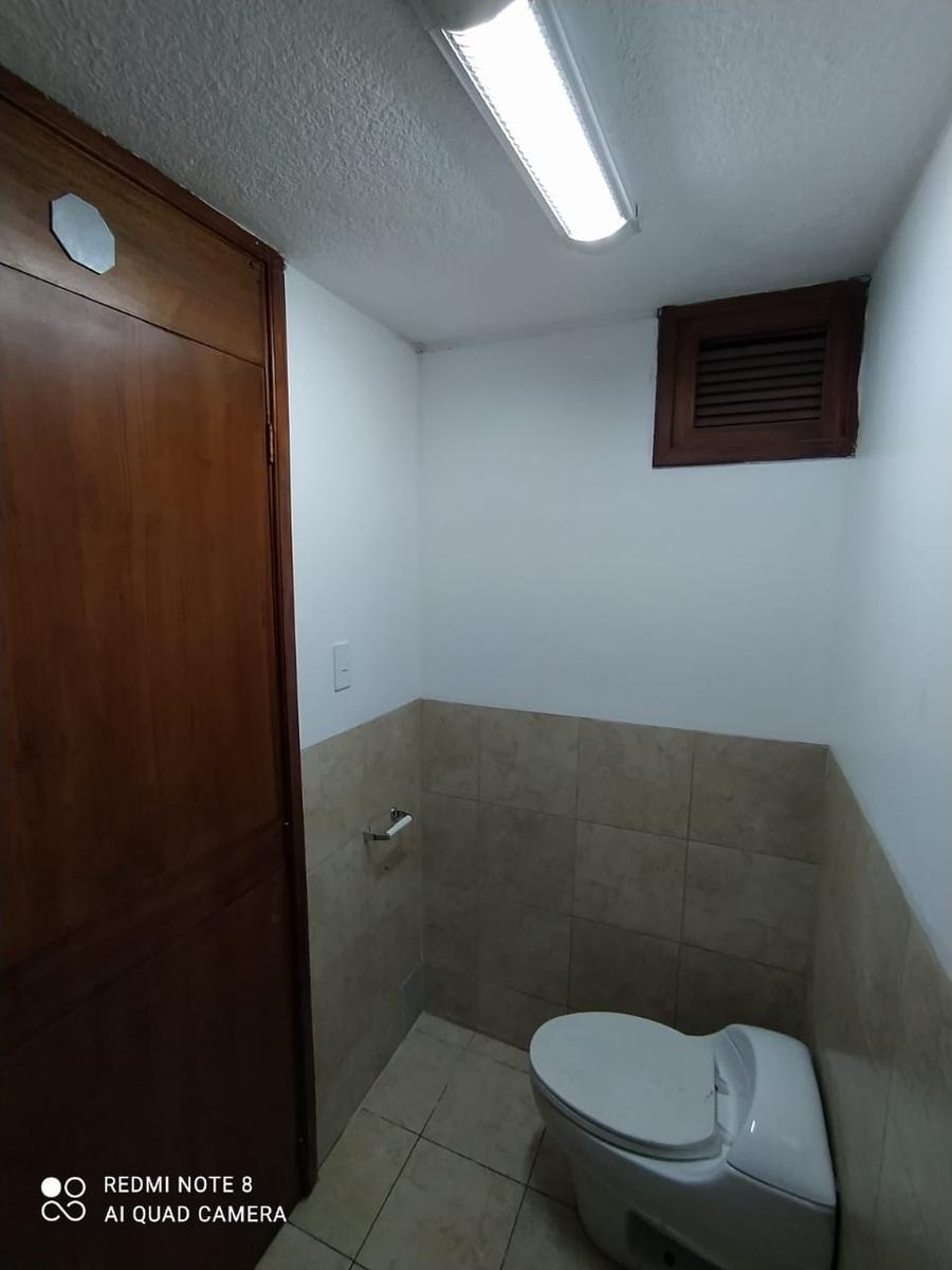 Oficina en Venta con Bodega y 2 Parqueaderos — imagen 2