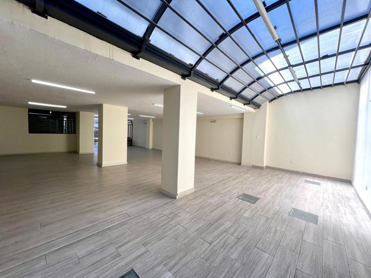Mv - Sector La Carolina y Atahualpa Local Comercial en Venta de 105 m² — imagen 2