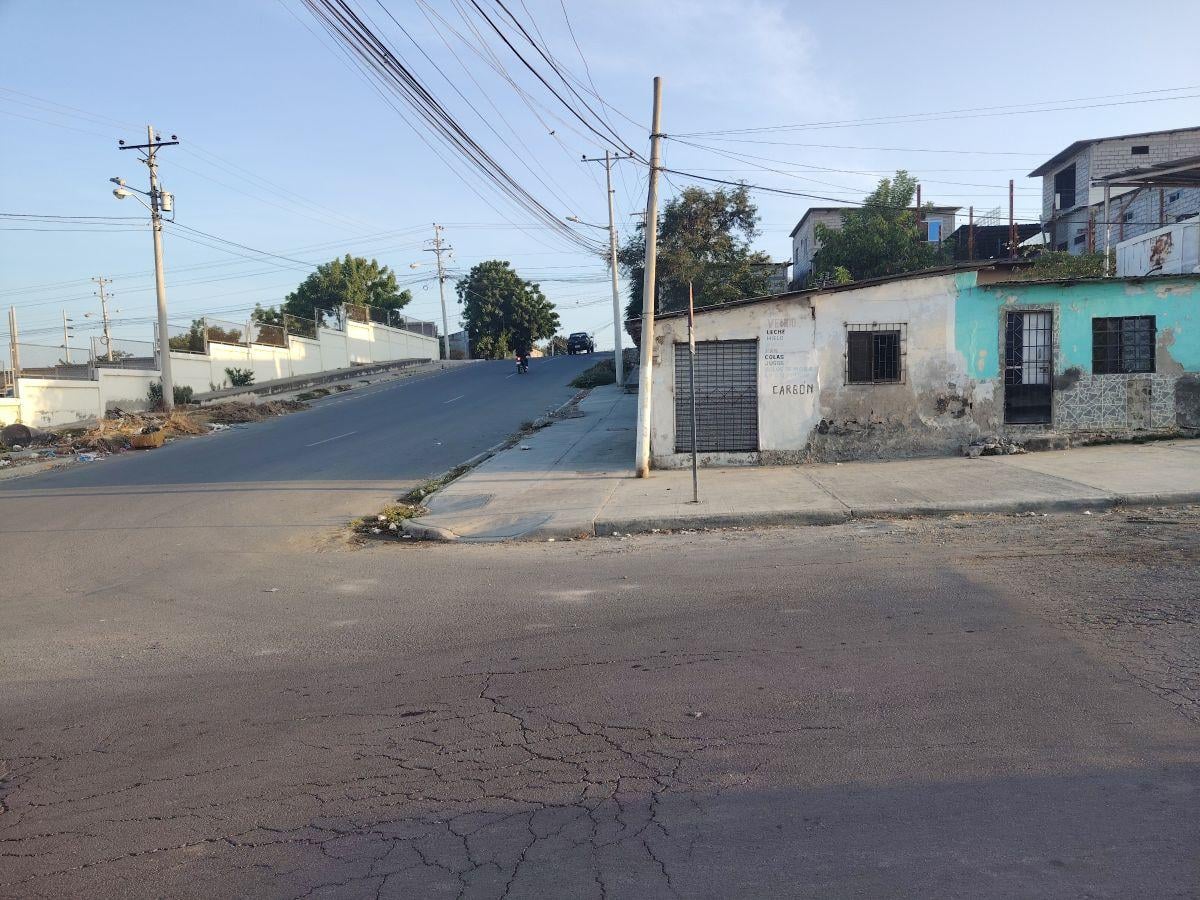 Vendo Terreno Esquinero de 250 m² a 2 Calles de La Av Principal de La Libertad — imagen 6
