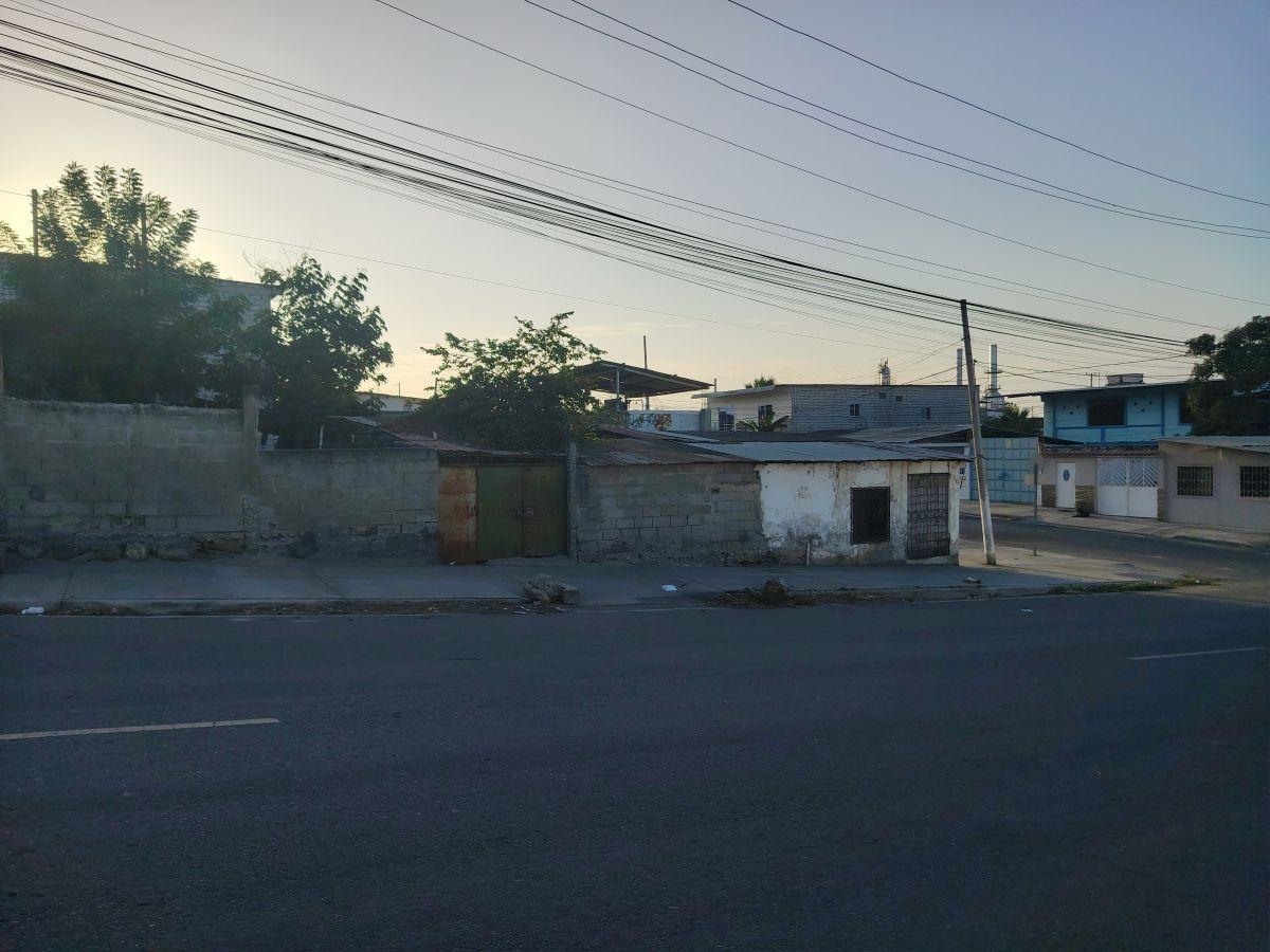 Vendo Terreno Esquinero de 250 m² a 2 Calles de La Av Principal de La Libertad — imagen 5