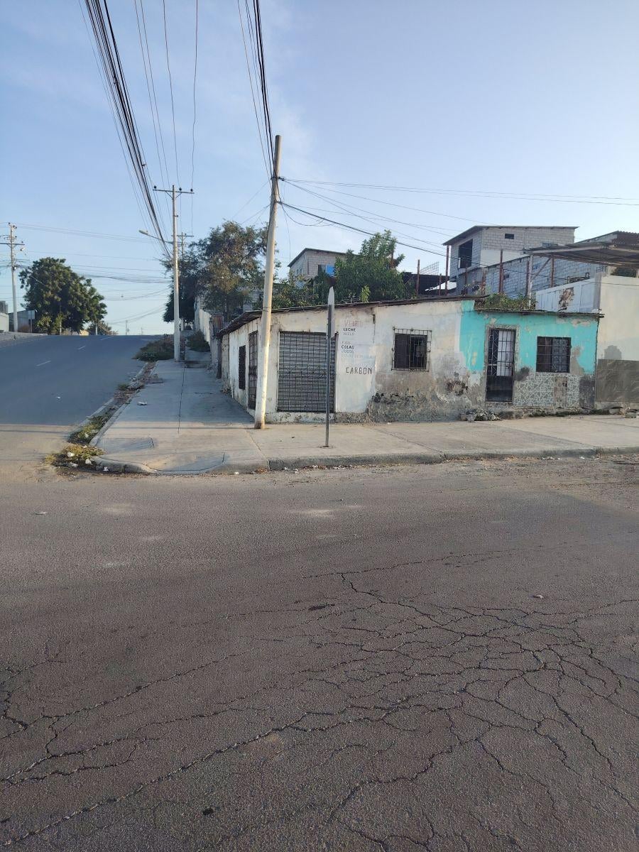 Vendo Terreno Esquinero de 250 m² a 2 Calles de La Av Principal de La Libertad — imagen 4