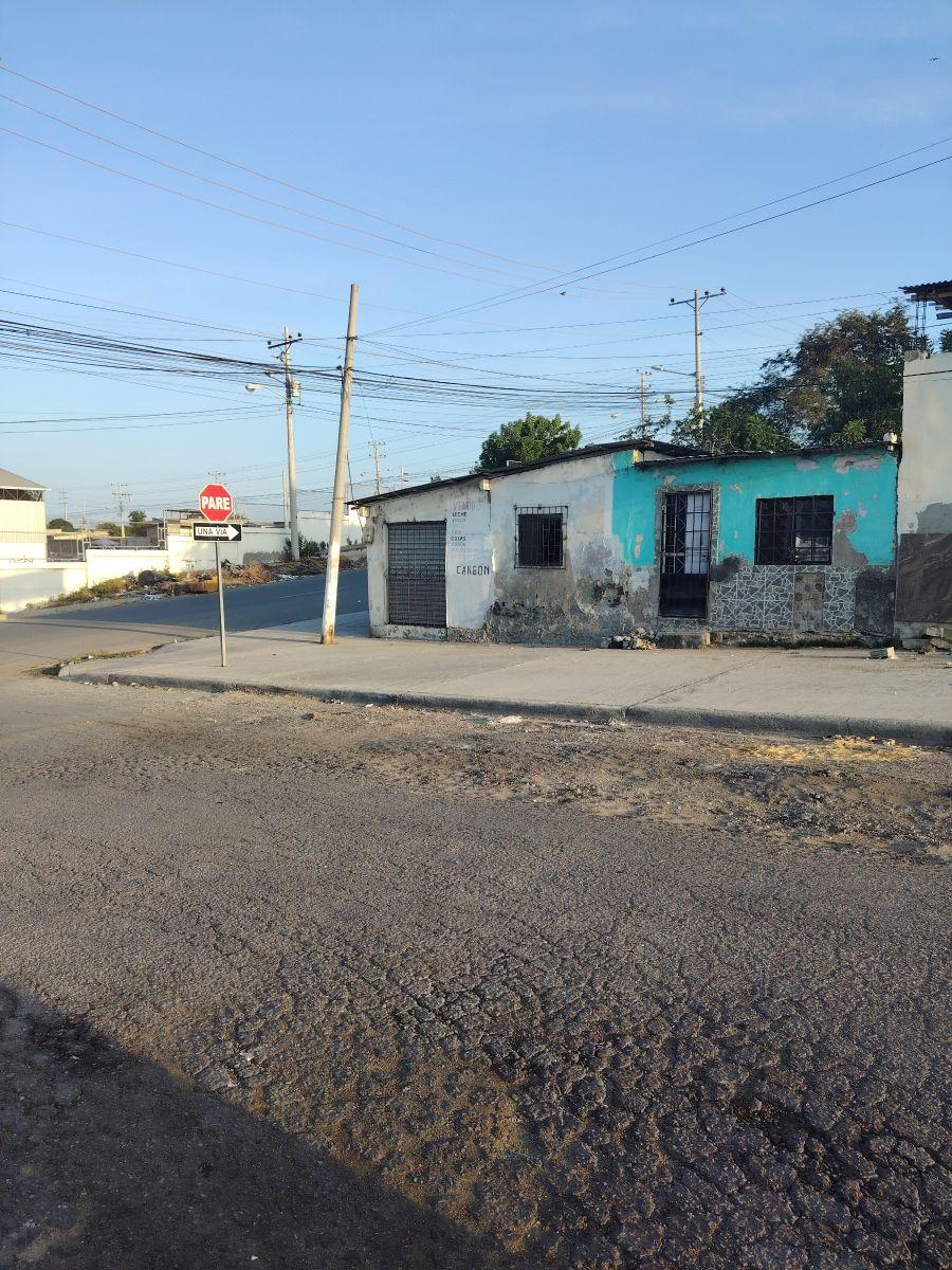 Vendo Terreno Esquinero de 250 m² a 2 Calles de La Av Principal de La Libertad — imagen 2