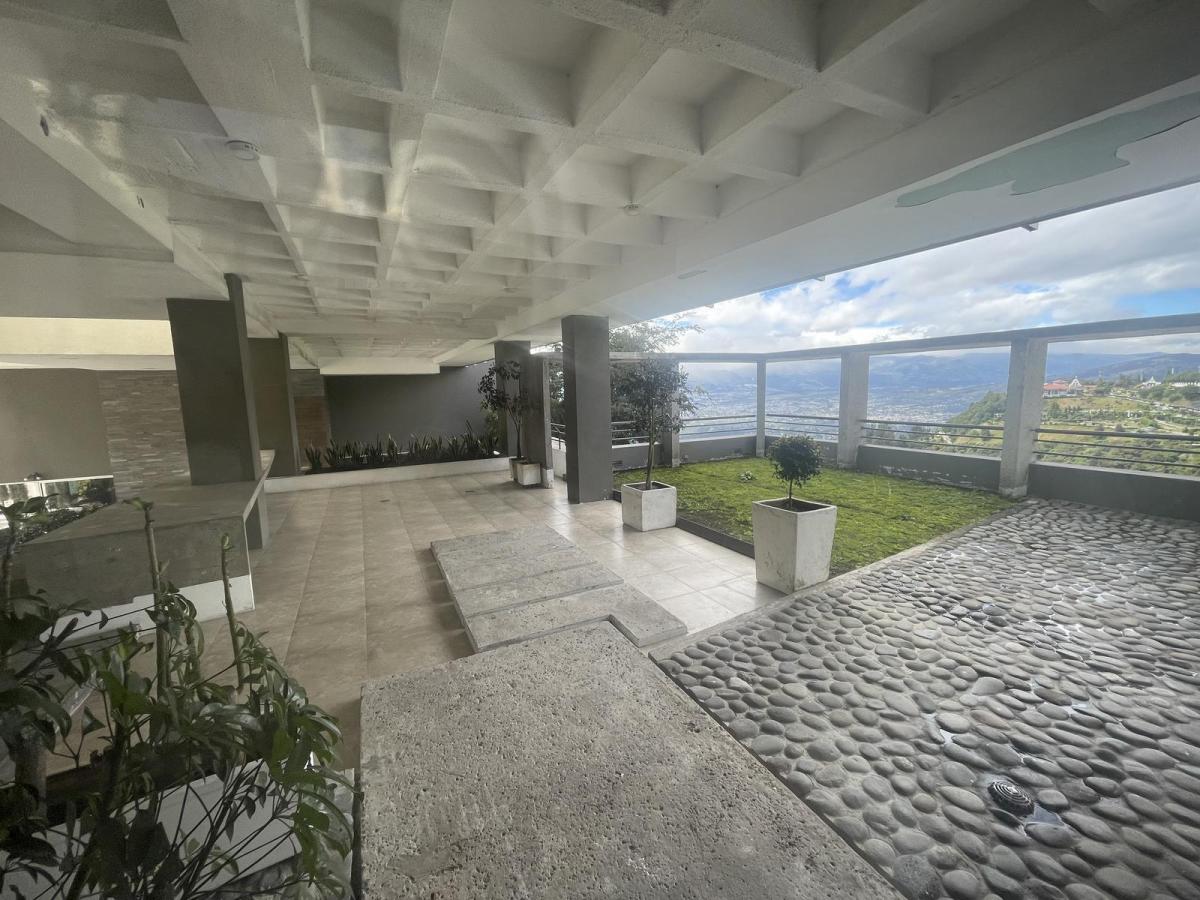 Venta Amplia Oficina de Dos Niveles Lomas de Monteserrin — imagen 9