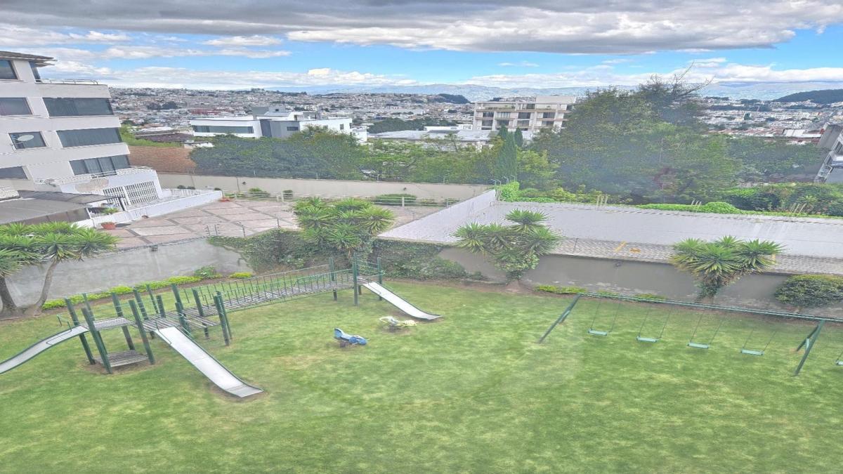 Vendo Departamento con Vista Panorámica en El Bosque a un Excelente Precio 250 m² — imagen 2